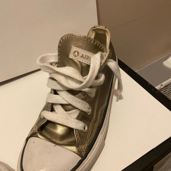 Air walks - Picture 1 of 9